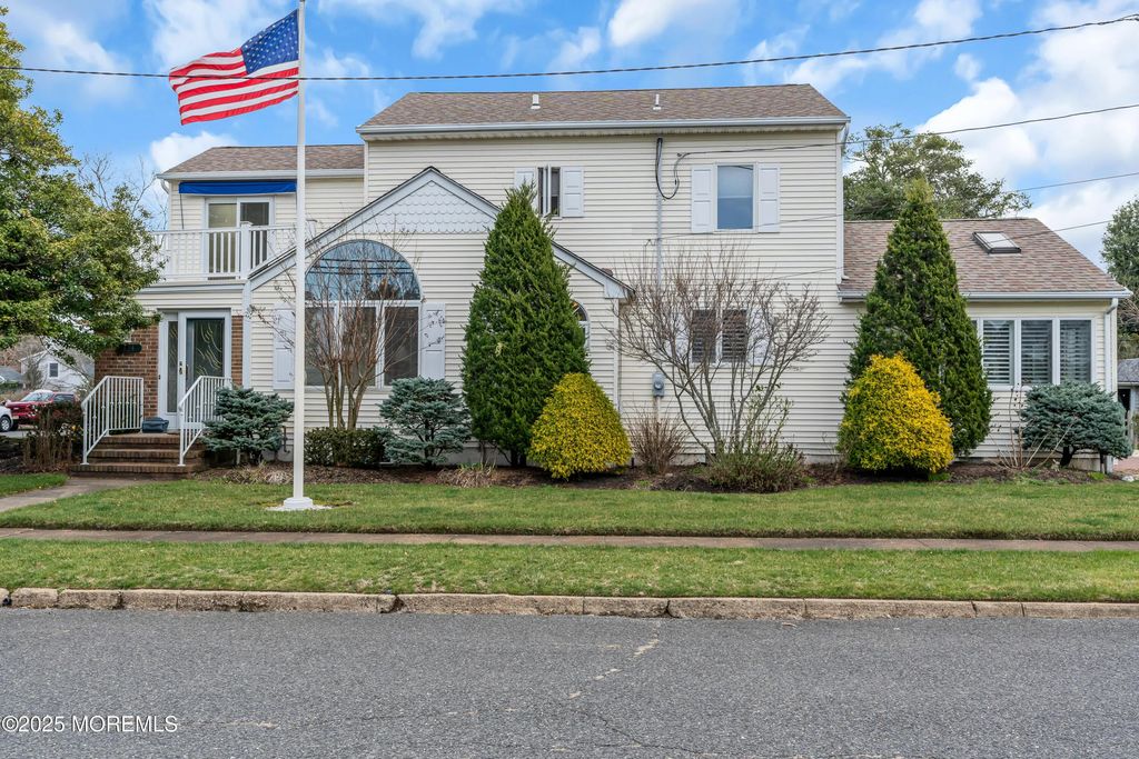 124 Neptune Place, Sea Girt