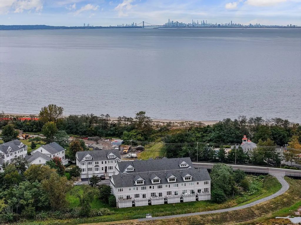 607 Park Avenue, Port Monmouth