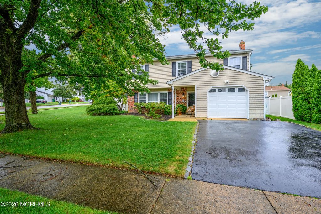 2 Evergreen Place, Howell