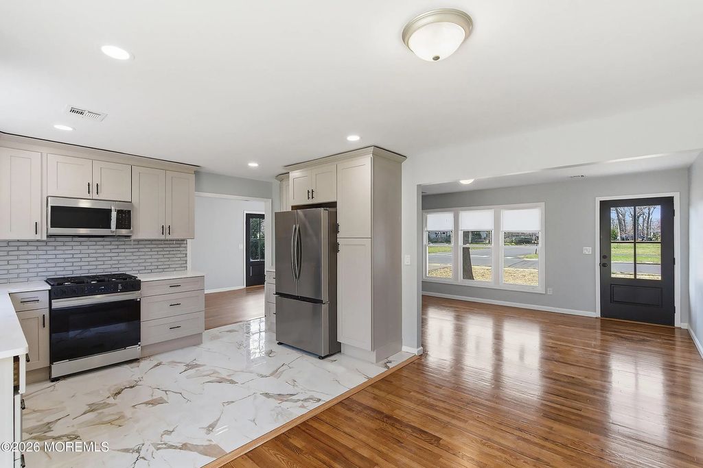 39 Blue Jay Drive, Toms River