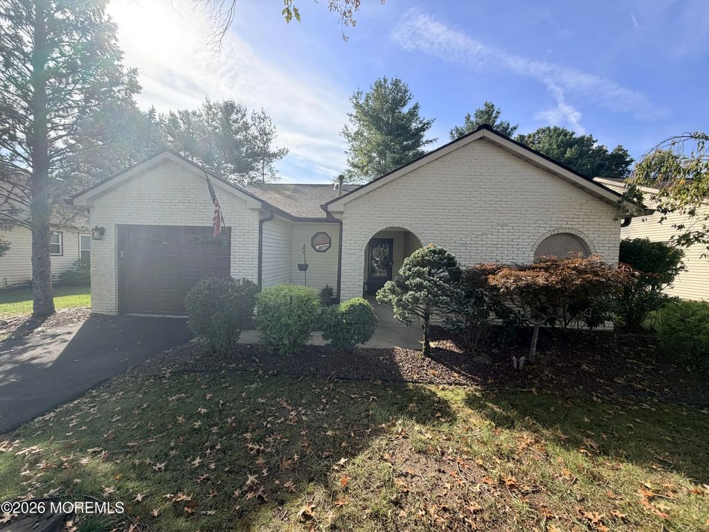 7 Hampton Drive, Marlboro