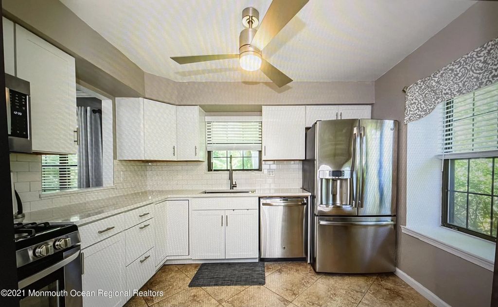 24 Balmoral Court, Matawan