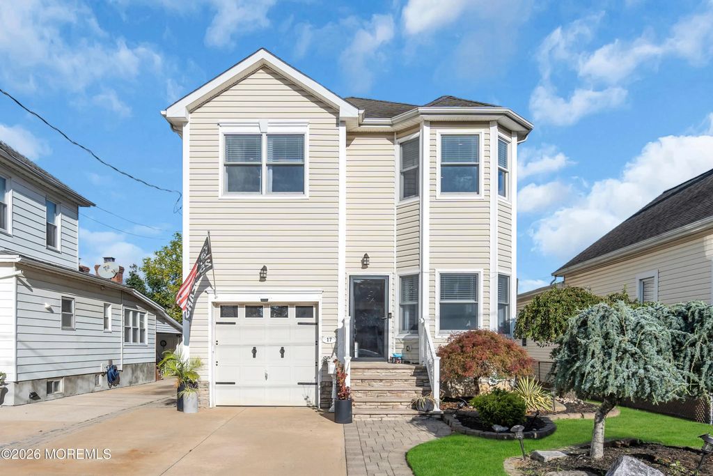 17 Center Street, South River