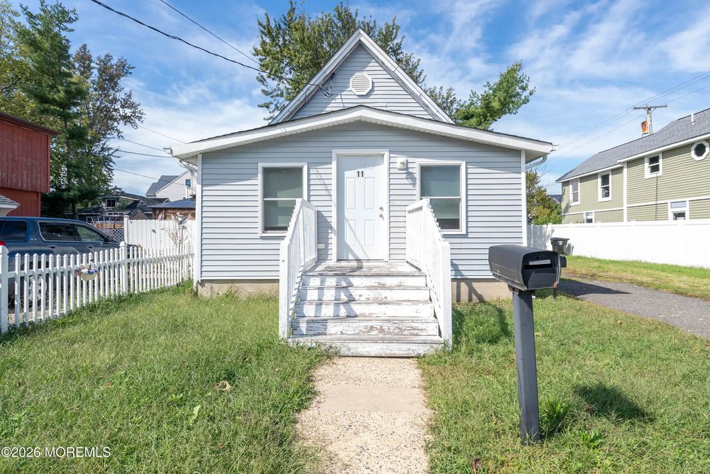 11 Bray Avenue, Middletown