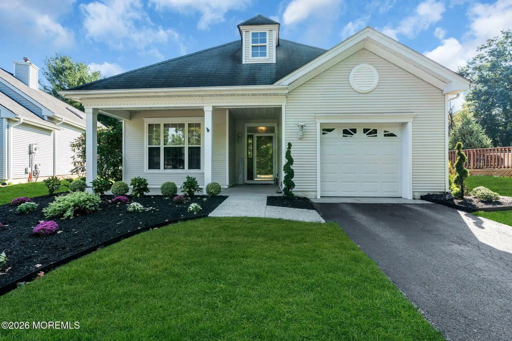 26 Springlawn Drive, Lakewood