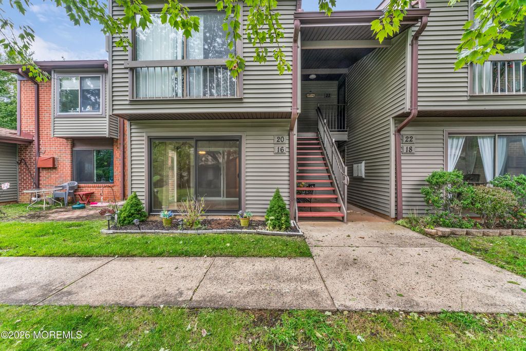 16 Medford Court, Red Bank