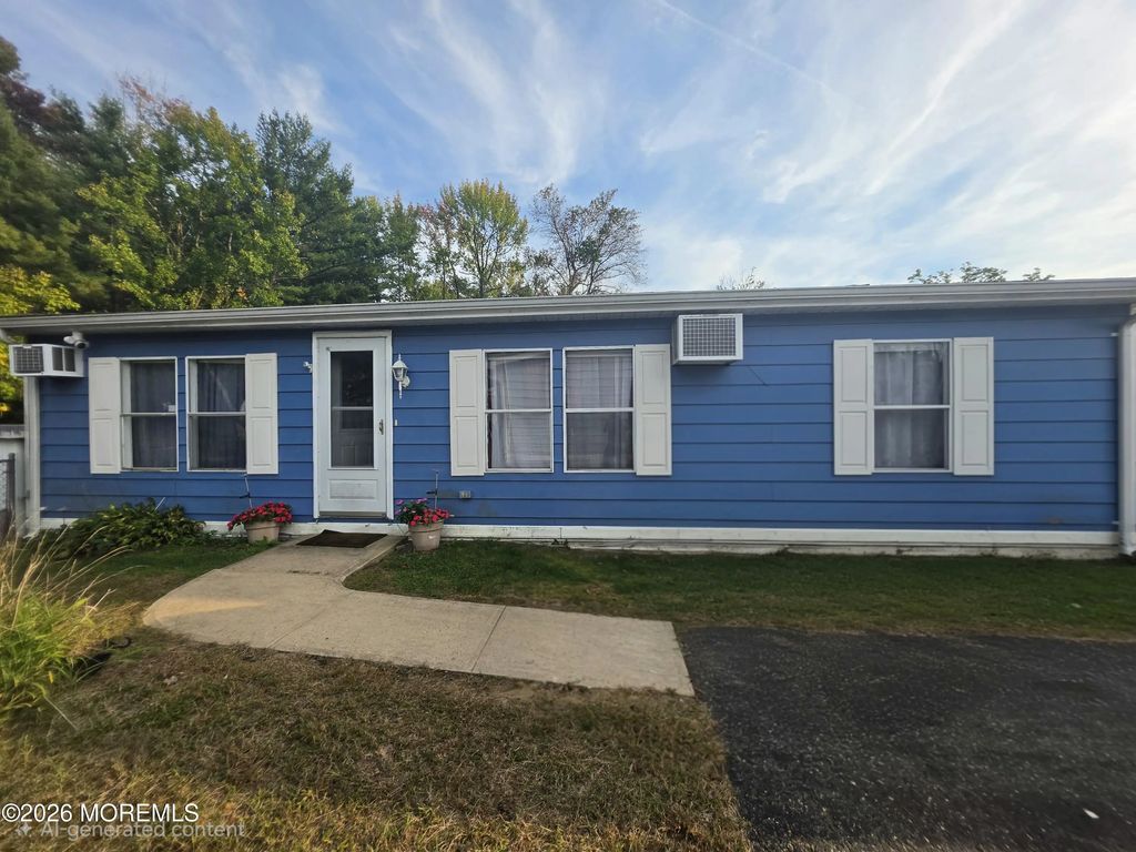 6 Fawn Run, Manalapan