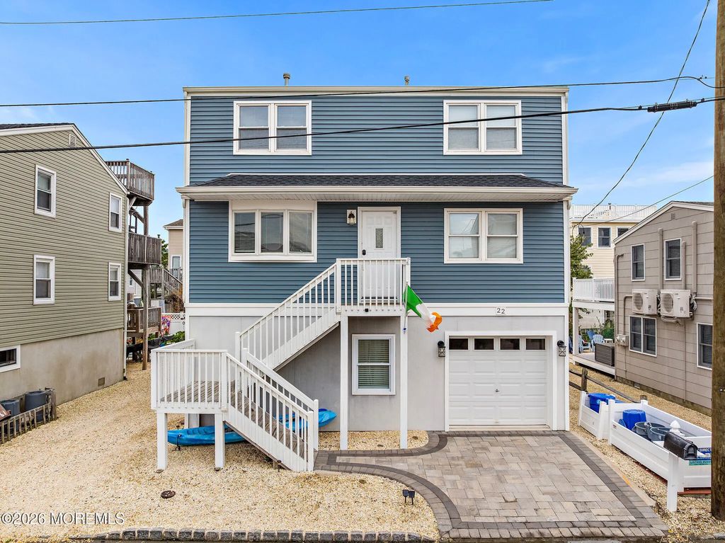 22 Mea Lane, Long Beach Twp