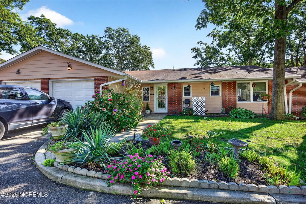 627 Huntington Drive C, Lakewood