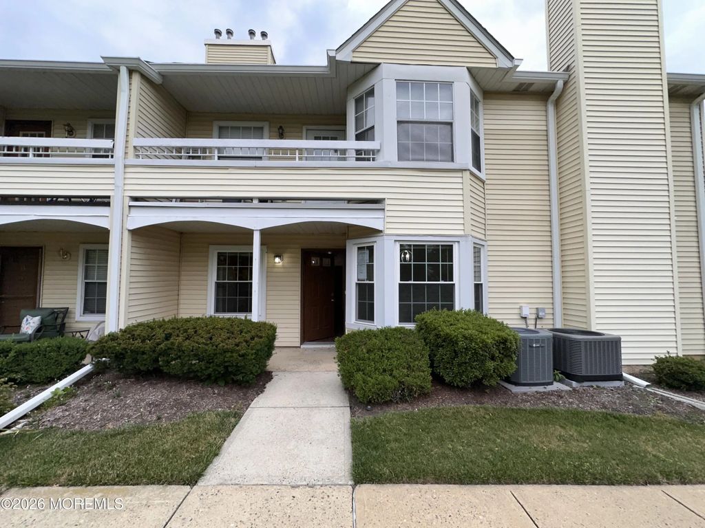 16 Fryer Court, Hightstown