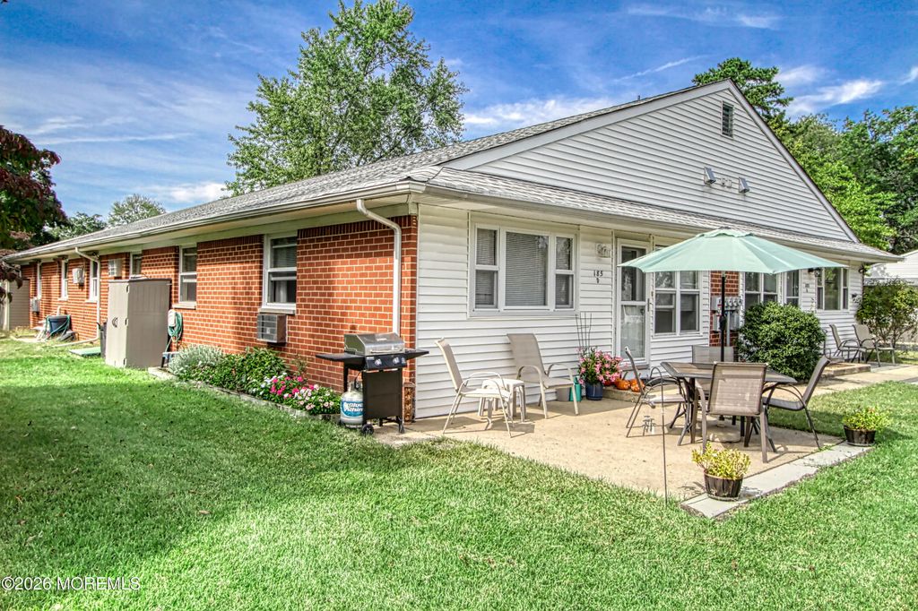 185 D Laurel Place, Whiting