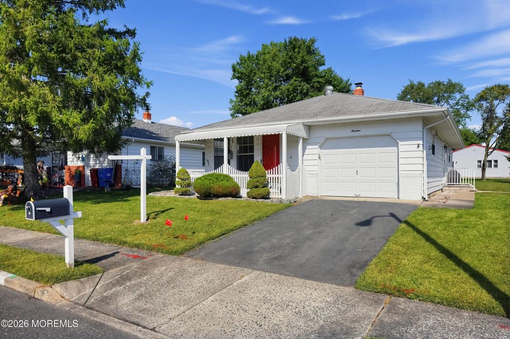 13 Venezia Street, Toms River