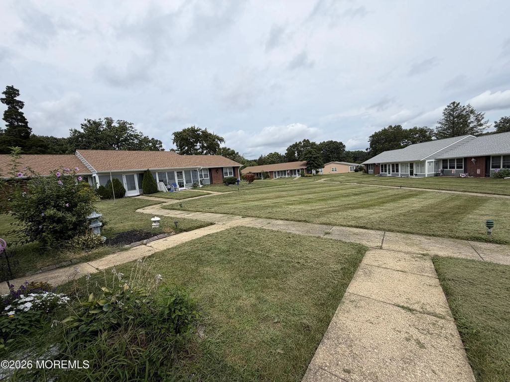 572a Sheffield Court, Lakewood