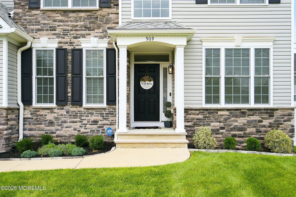 909 Englemere Boulevard, Toms River