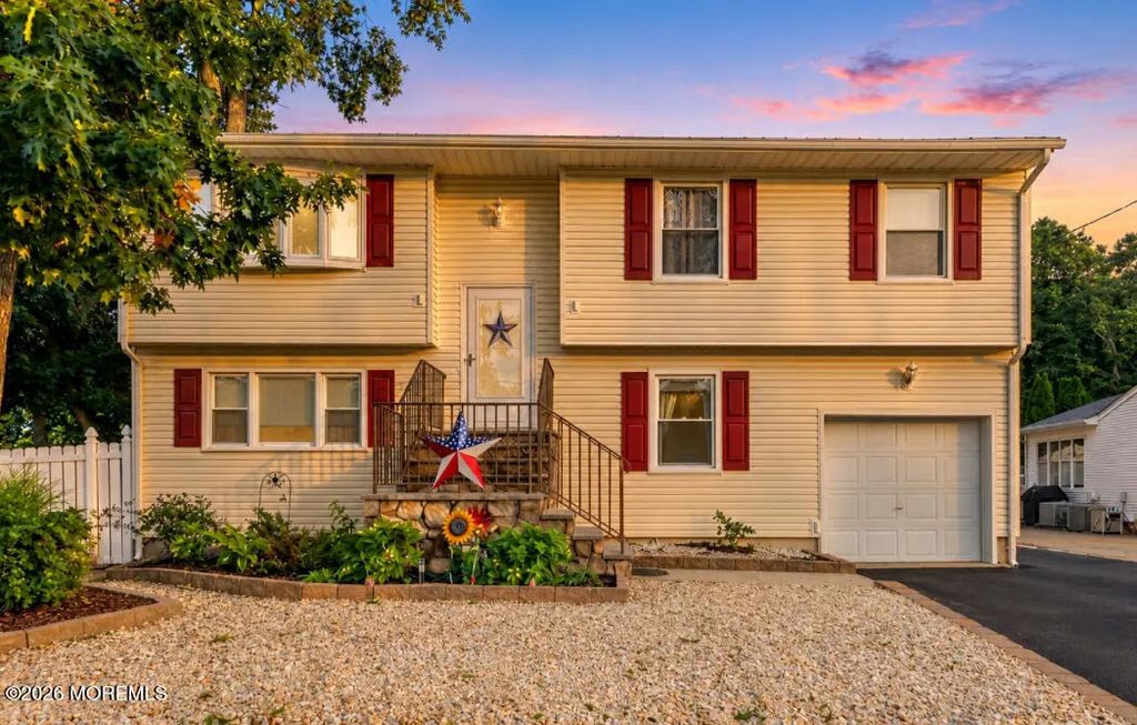 1476 Green Grove Road, Brick