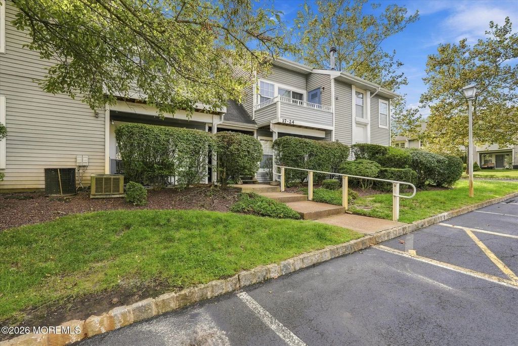 20 Gait Court, Tinton Falls