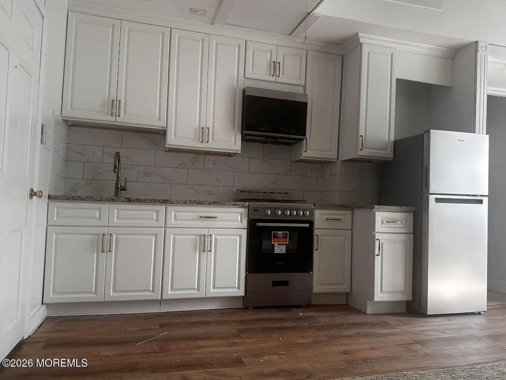7 Monmouth Road 3a, Oakhurst
