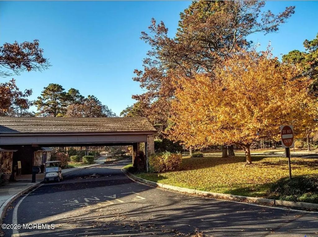 1520 Burr Oak Road, Toms River