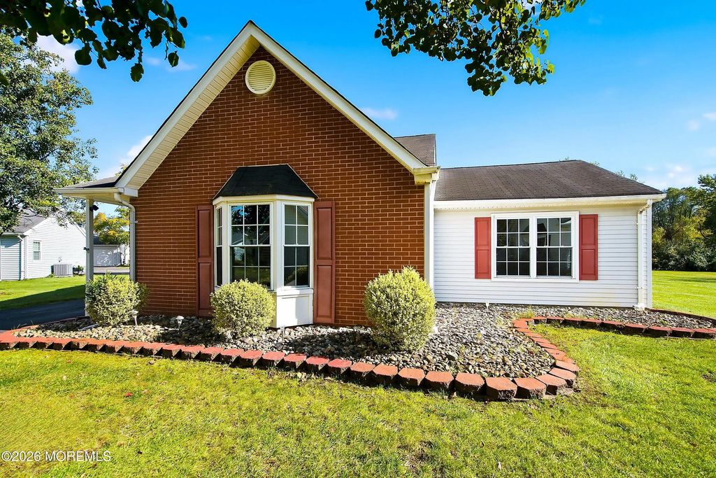 16 Morden Close 1000, Freehold