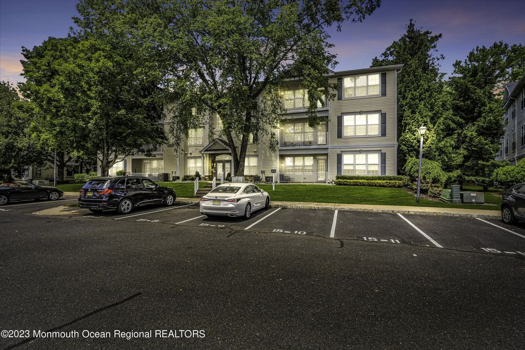 536 St Andrews Place, Manalapan