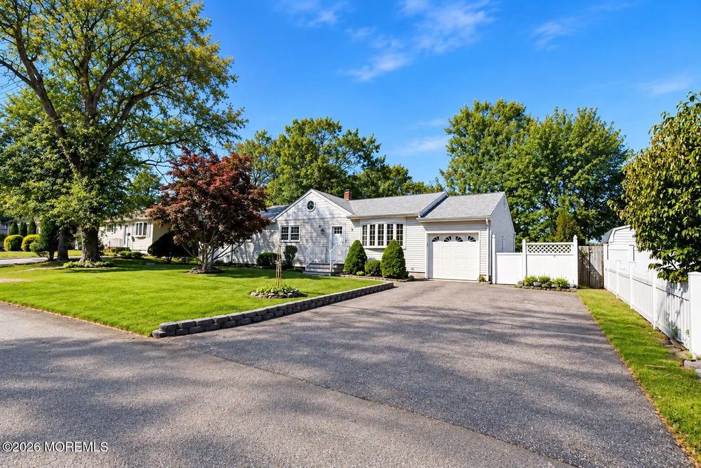9 Arbor Drive, Brick