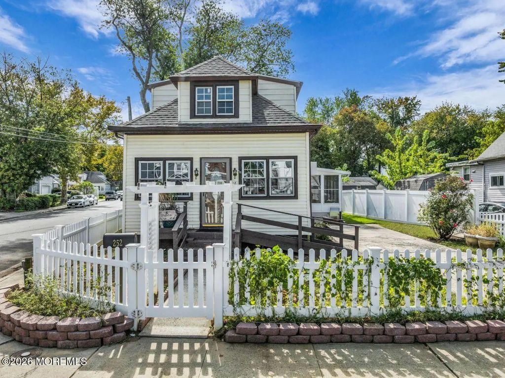 252 Port Monmouth Road, Middletown