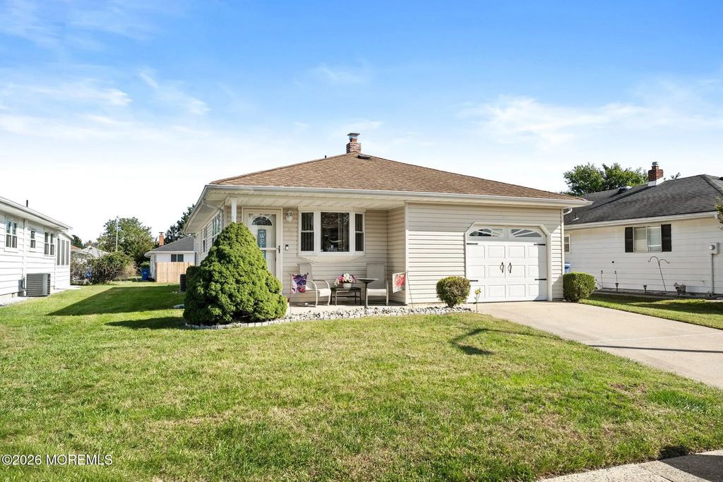 30 Bonaire Drive, Toms River