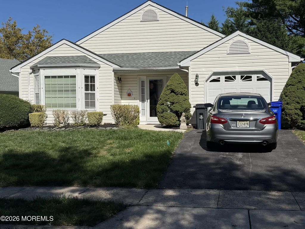 33 Woodchuck Lane, Brick