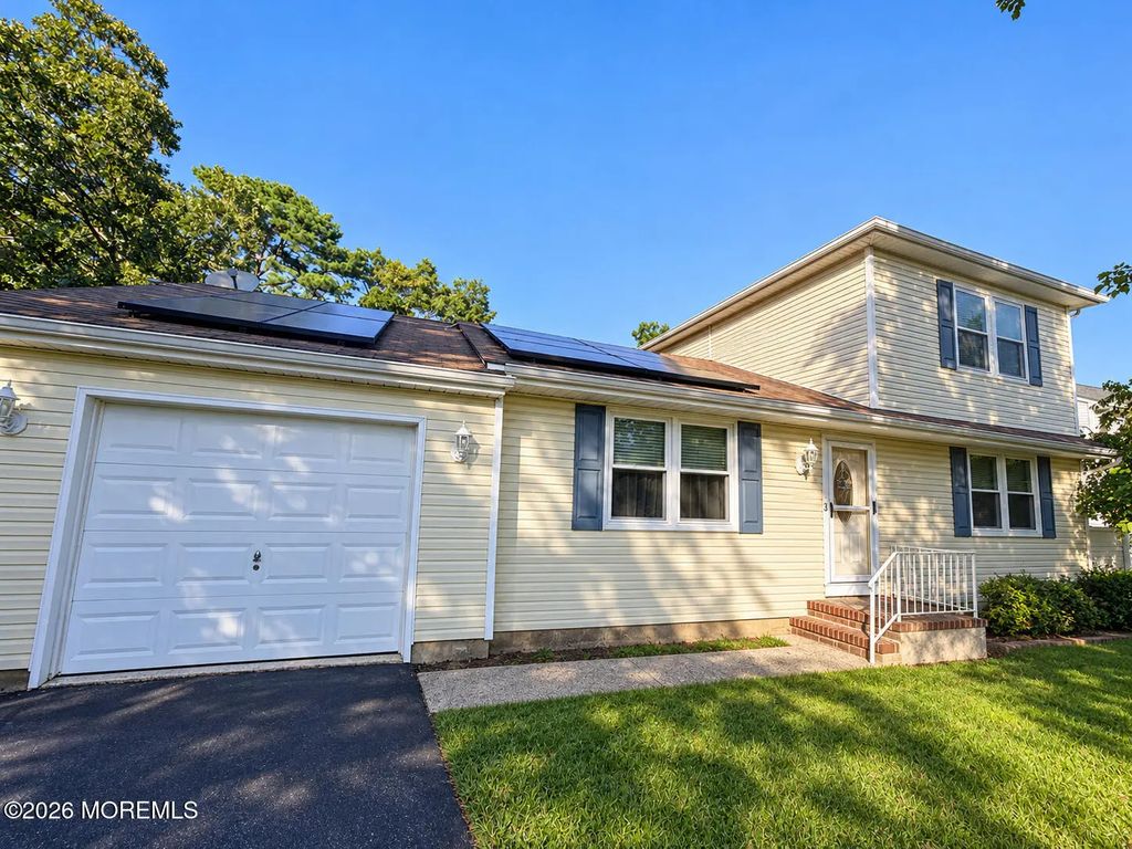 573 Shark Lane, Manahawkin