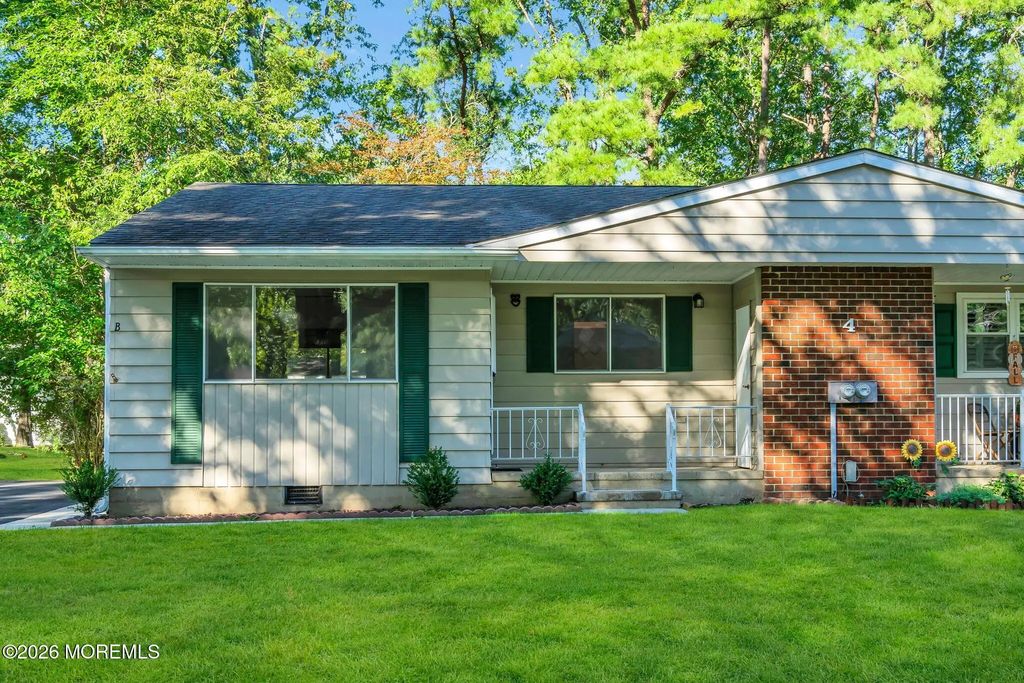 4 B Delaware Way B, Whiting