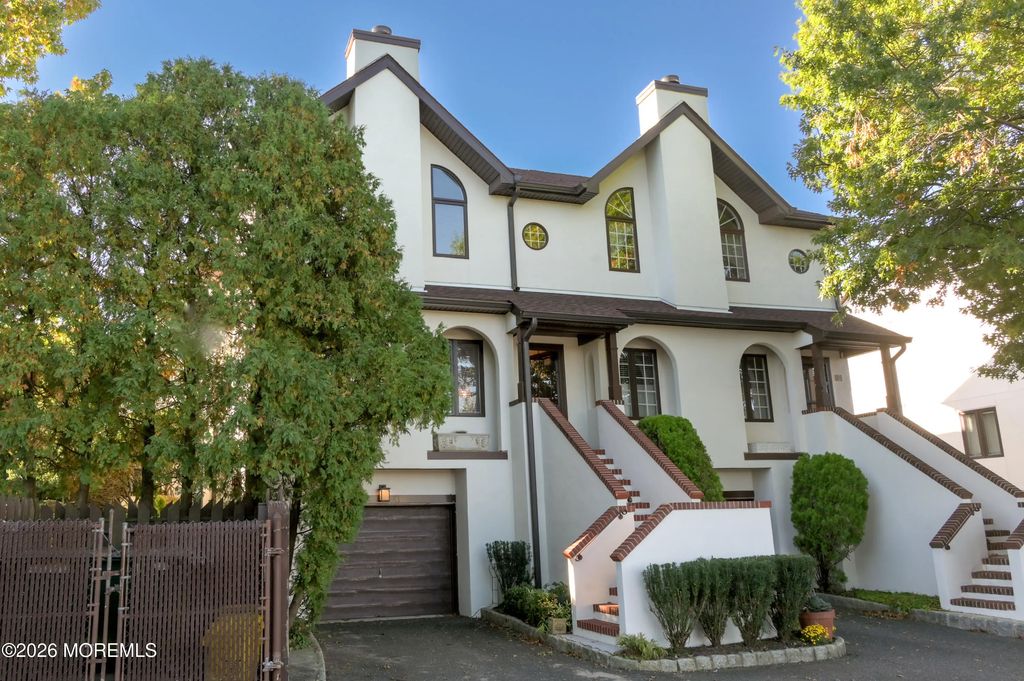 41 Tower Hill Drive, Red Bank