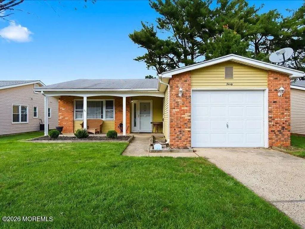 30 Courtshire Drive, Brick