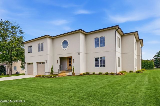 38 Coolidge Place, West Long Branch
