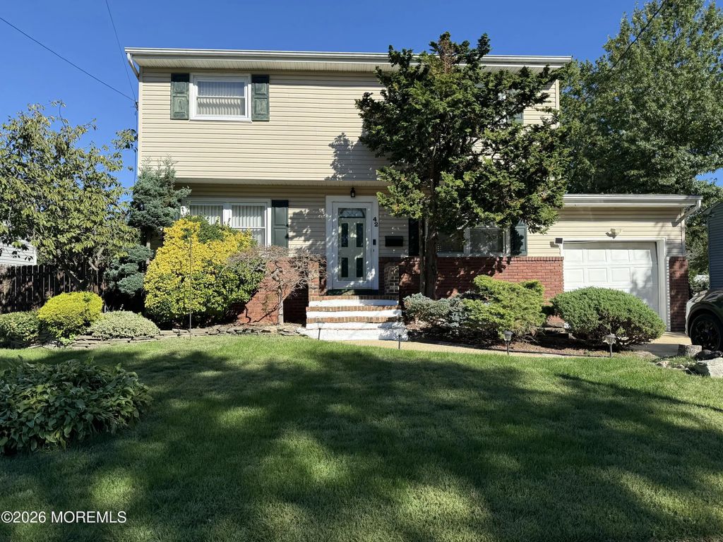 42 Dartmouth Drive, Hazlet