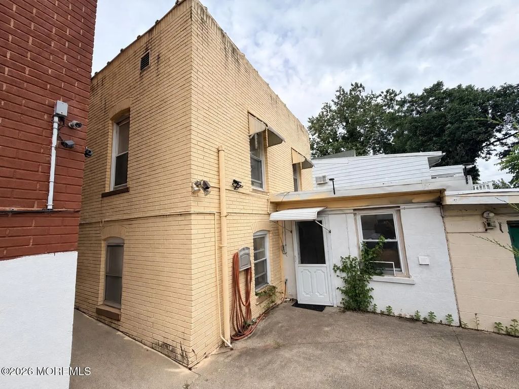 40 Farnham Avenue, Garfield