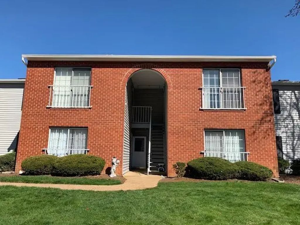 711 Zlotkin Circle 6, Freehold