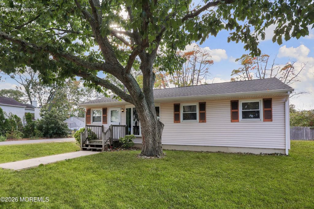 560 Bradley Boulevard, Toms River