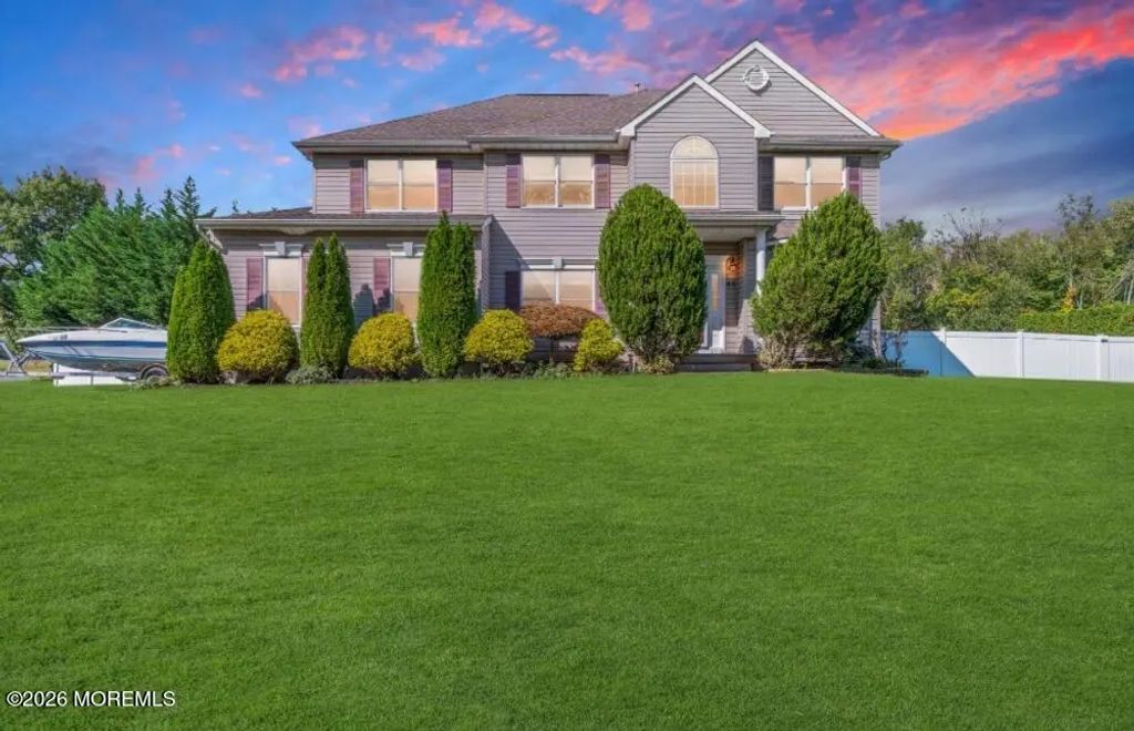 40 Outlook Lane, Freehold