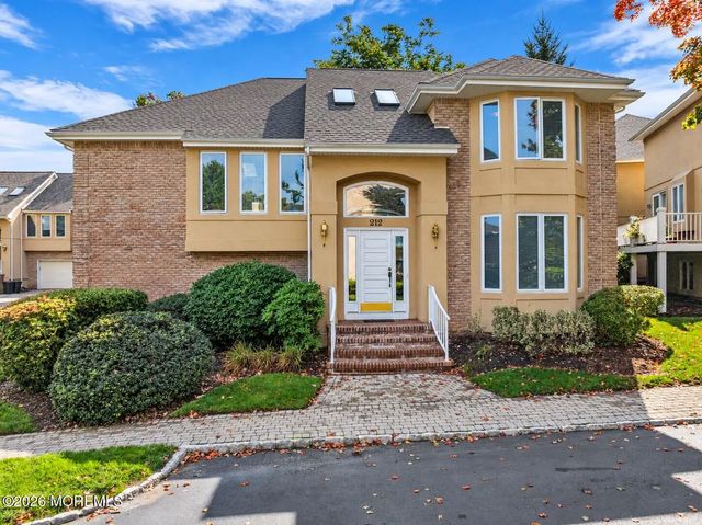 212 Piper's Landing Court, Holmdel