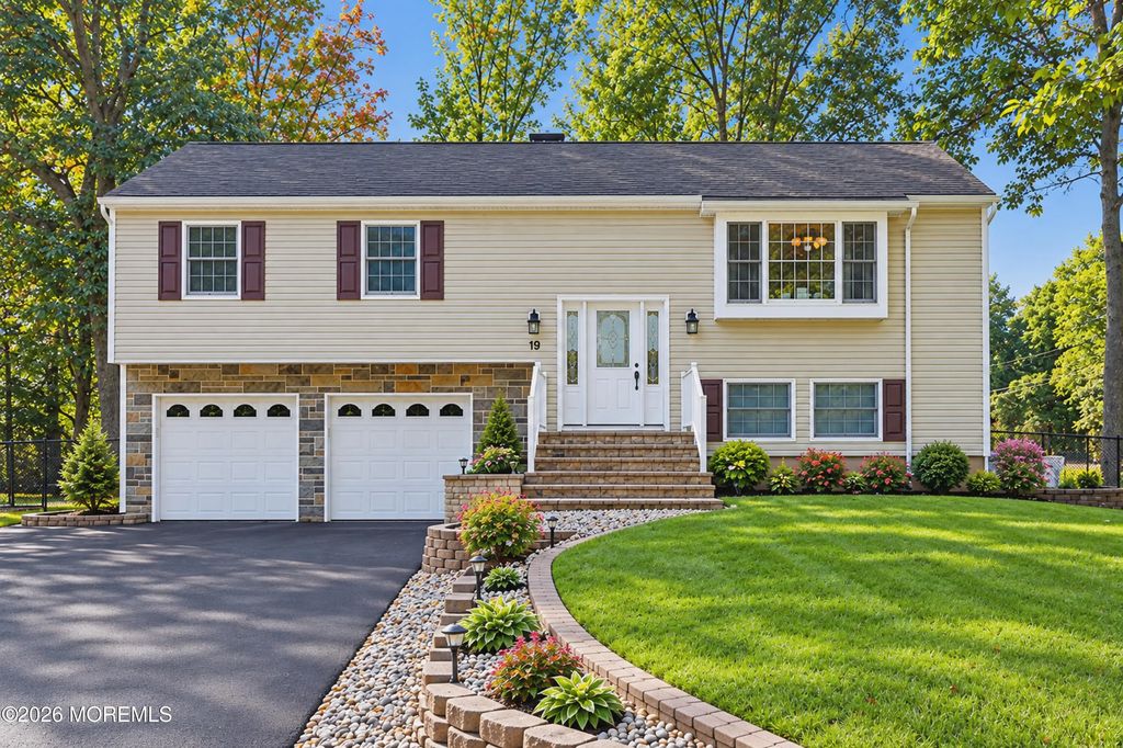 19 Buckingham Drive, Jackson