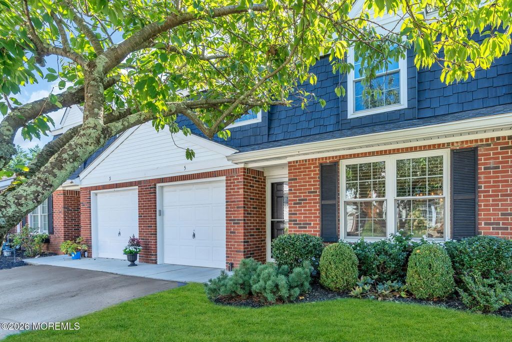 5 Dogwood Court, Spring Lake