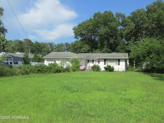 407 Western Boulevard, Bayville