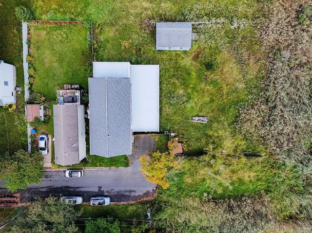 227 Bay Avenue, Leonardo