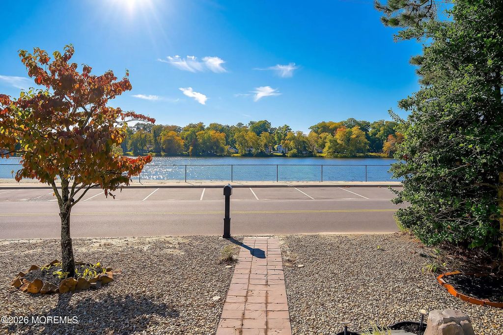252 Lake Barnegat Drive N, Forked River