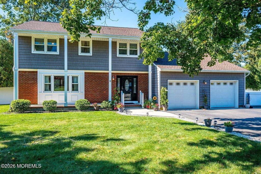 825 Warwick Road, Brick