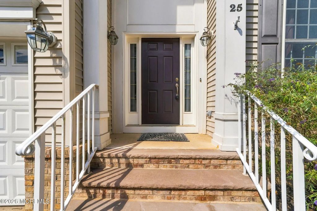 25 Brittany Court, Atlantic Highlands