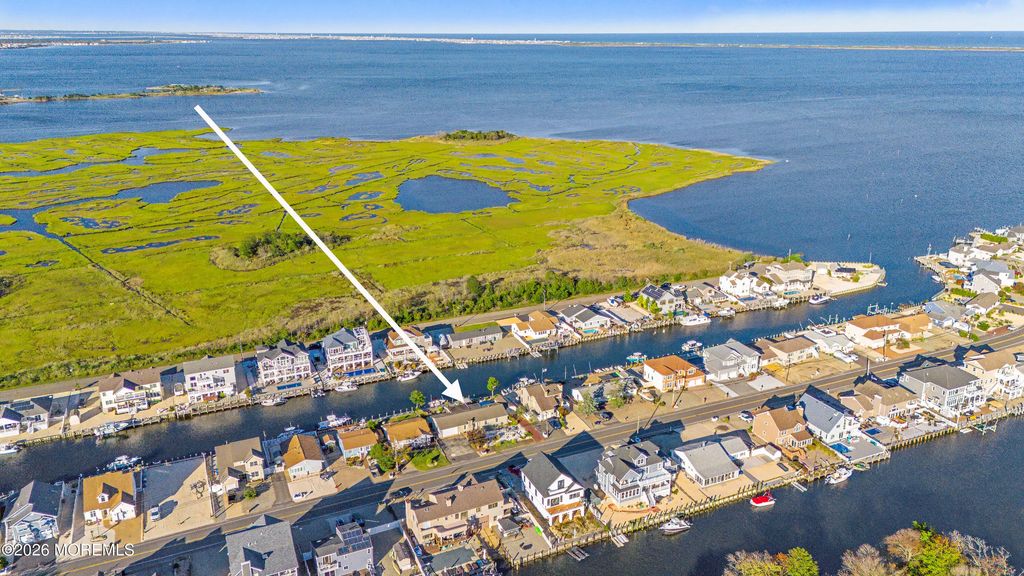 1122 Laurel Boulevard, Lanoka Harbor