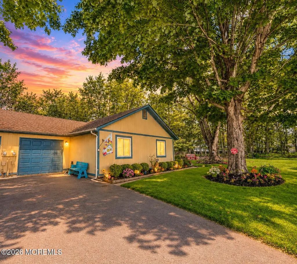 8 Seagull Lane, Howell