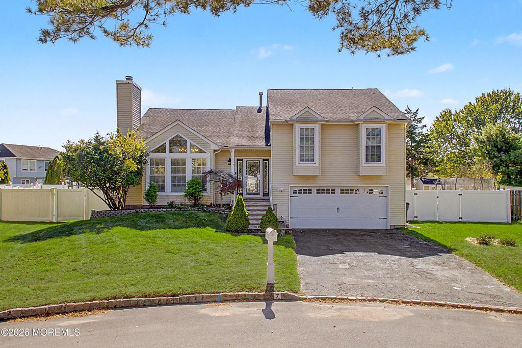 7 Lindner Lane, Howell