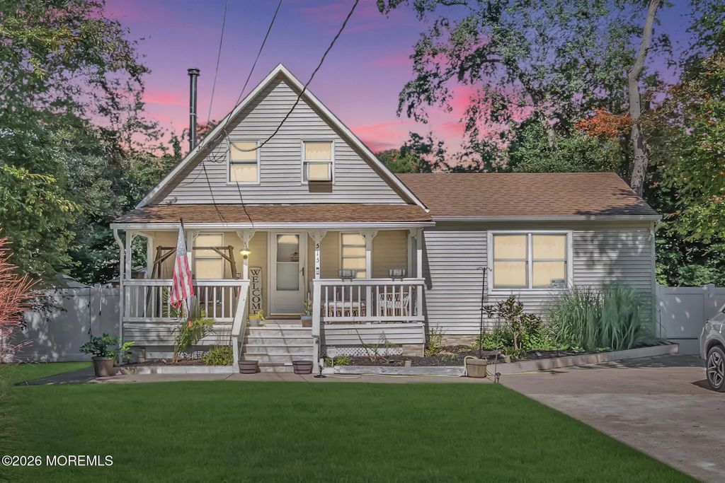515 Laurel Street, Bayville